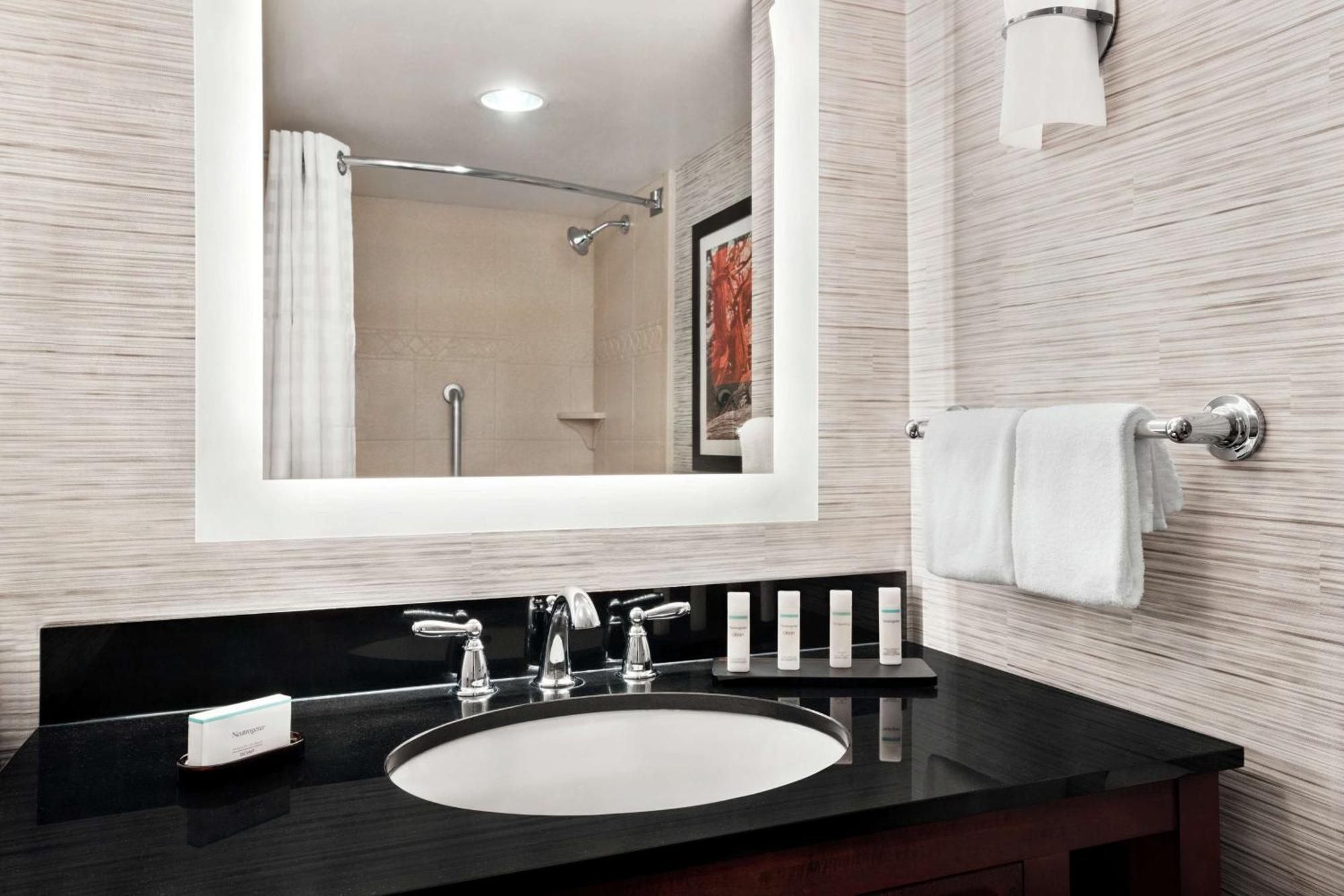 เอมบาสซี สวีท บาย ฮิลตัน บรันส์วิก Hotel บรันสวิก ภายนอก รูปภาพ