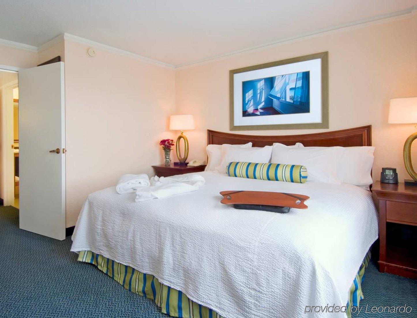 เอมบาสซี สวีท บาย ฮิลตัน บรันส์วิก Hotel บรันสวิก ห้อง รูปภาพ