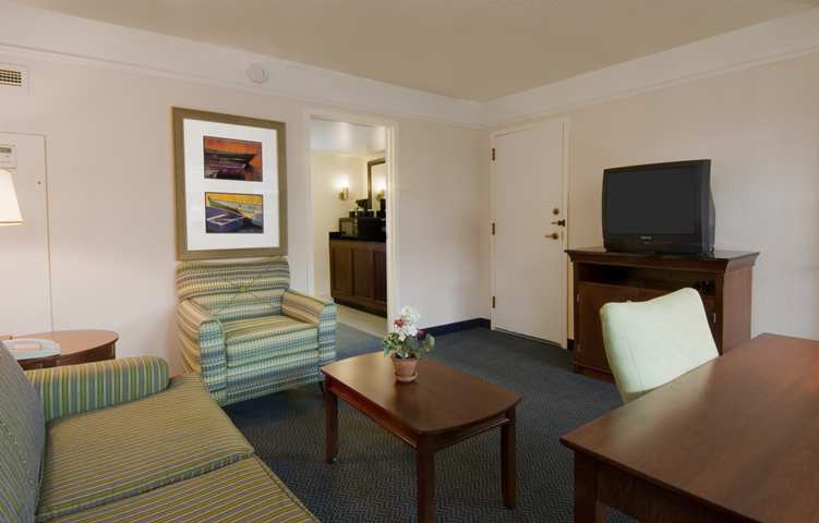 เอมบาสซี สวีท บาย ฮิลตัน บรันส์วิก Hotel บรันสวิก ห้อง รูปภาพ